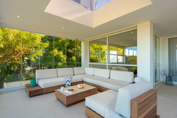 Luxury Ocean View Villa (pool, sauna, gym) gallery image 5