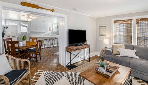 Cozy Beach Cottage Steps to the Sand - sleeps 12