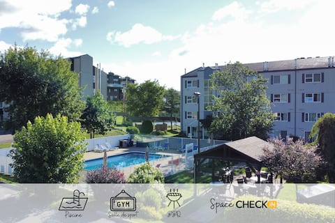 The Stylish| Mont St-Anne | Pool & Sauna | AC