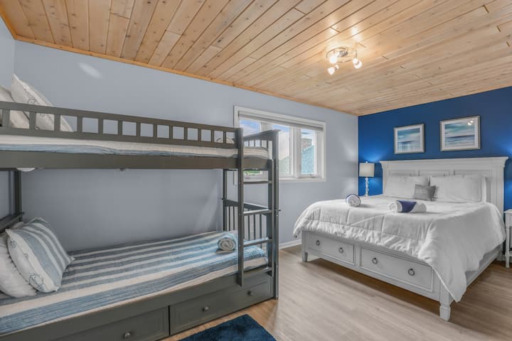 Bedroom 1 (1 Queen Bed, 1 Set of Twin Bunk Beds)