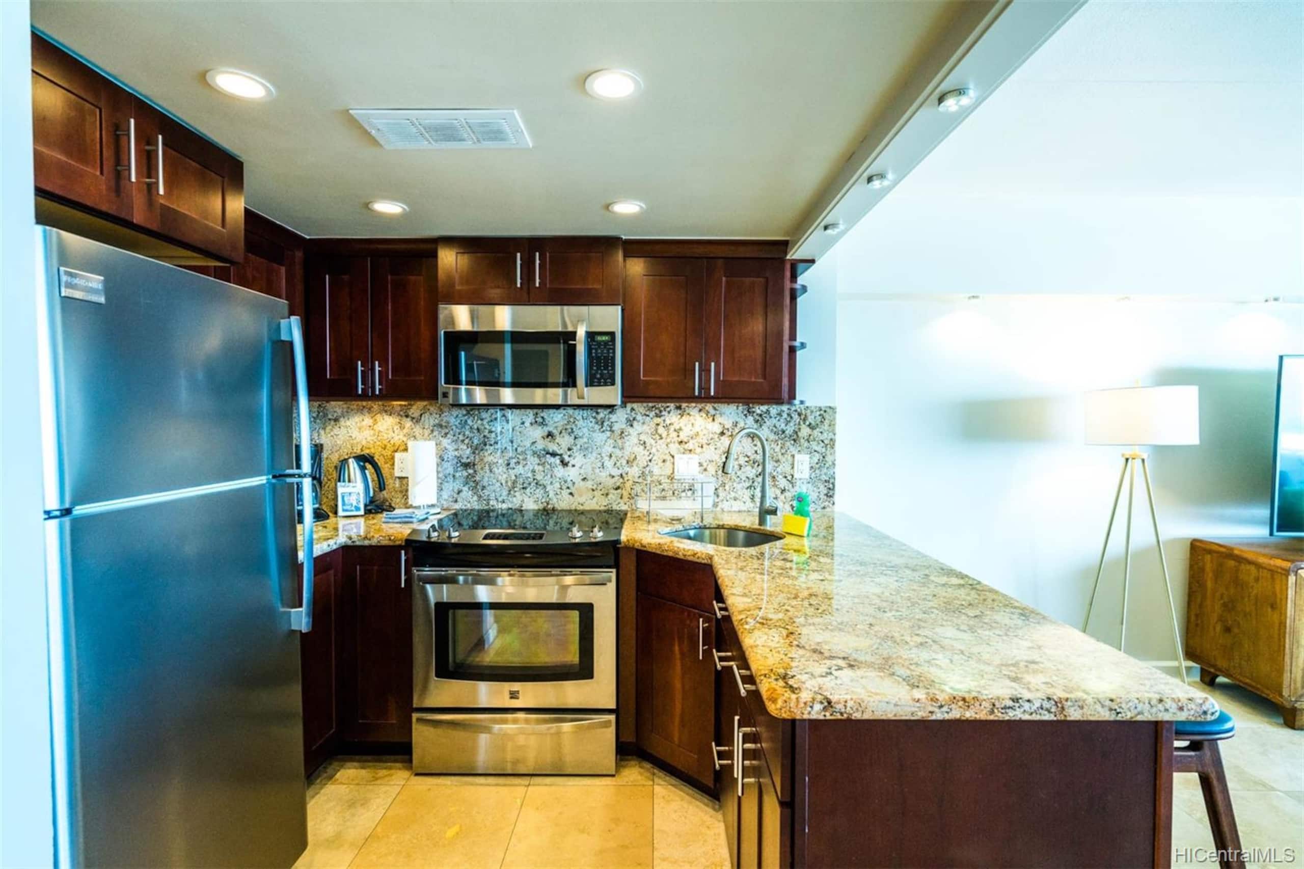 Condo in Honolulu · ★4.9 · 1 bedroom · 2 beds · 1 private bath - Image 14