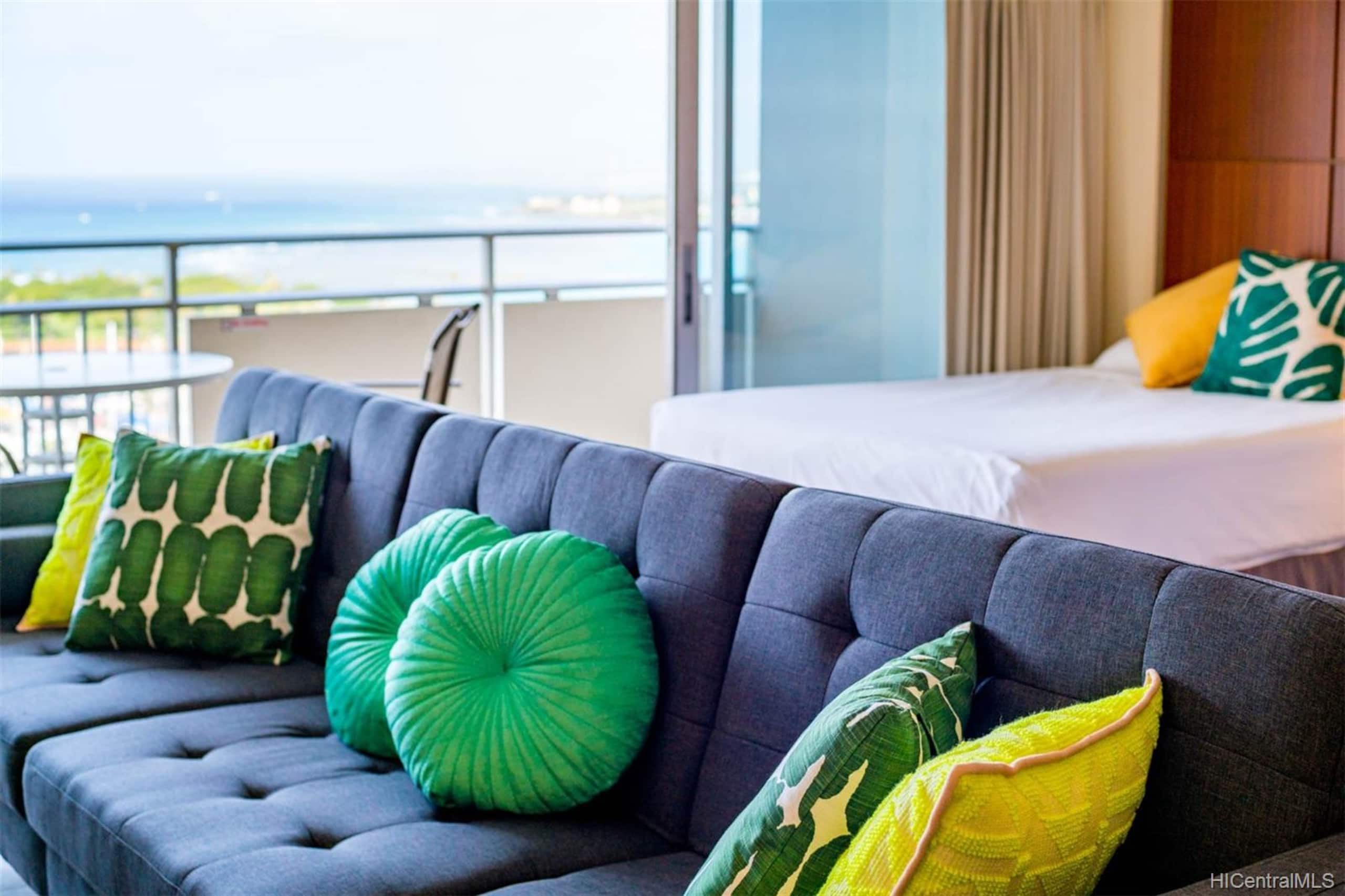 Condo in Honolulu · ★4.9 · 1 bedroom · 2 beds · 1 private bath - Image 9