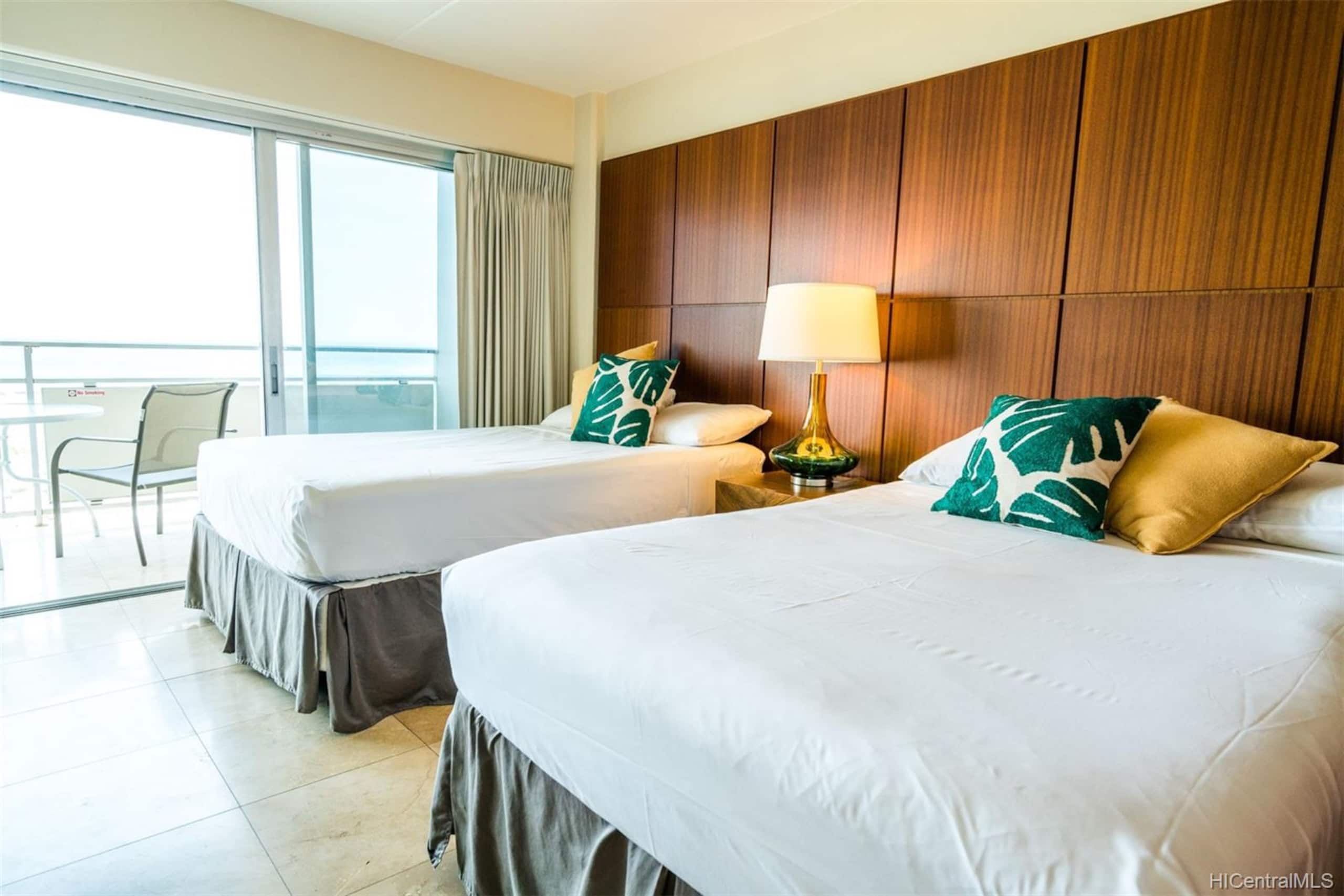 Condo in Honolulu · ★4.9 · 1 bedroom · 2 beds · 1 private bath - Image 5