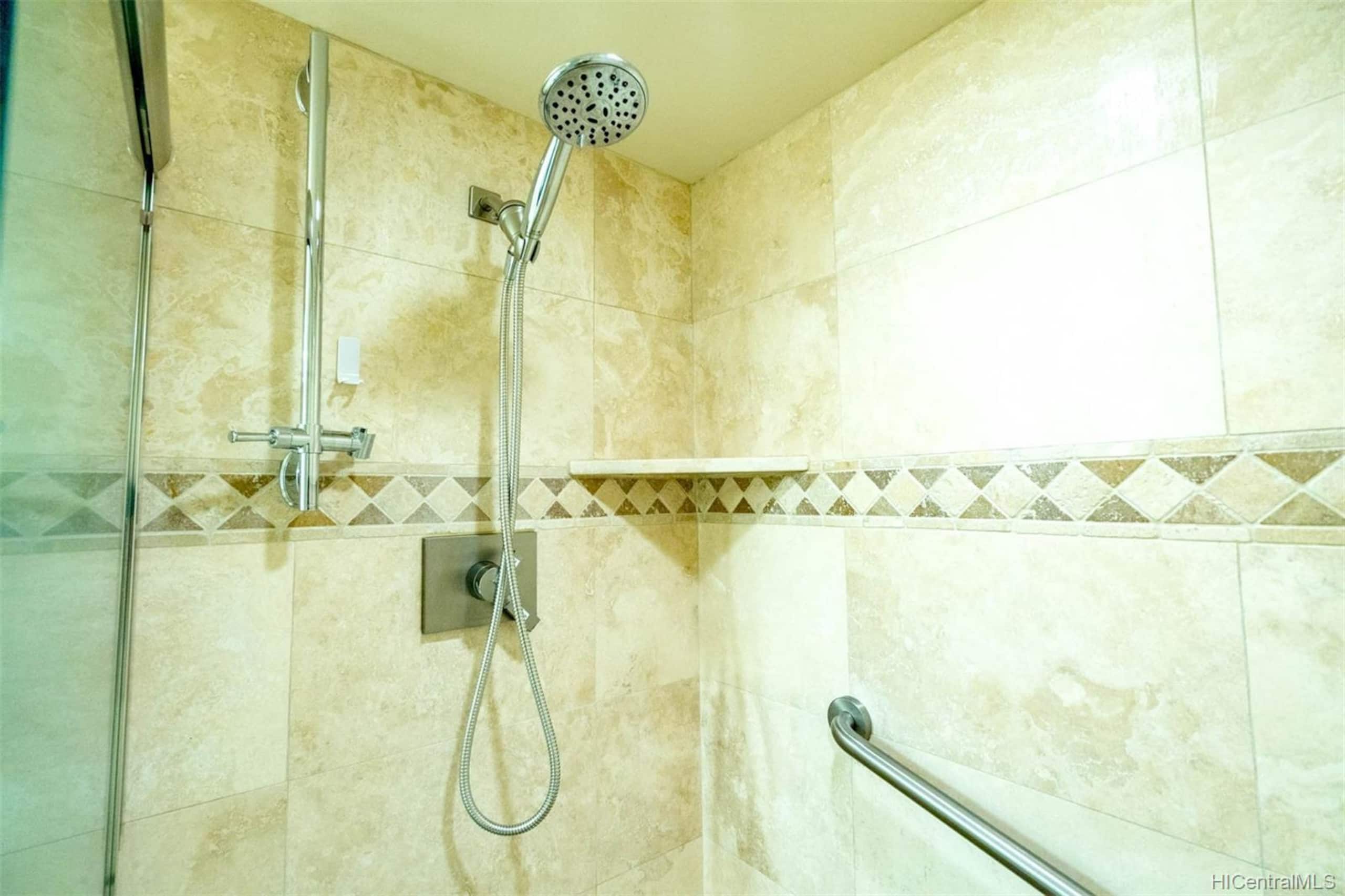 Condo in Honolulu · ★4.9 · 1 bedroom · 2 beds · 1 private bath - Image 17