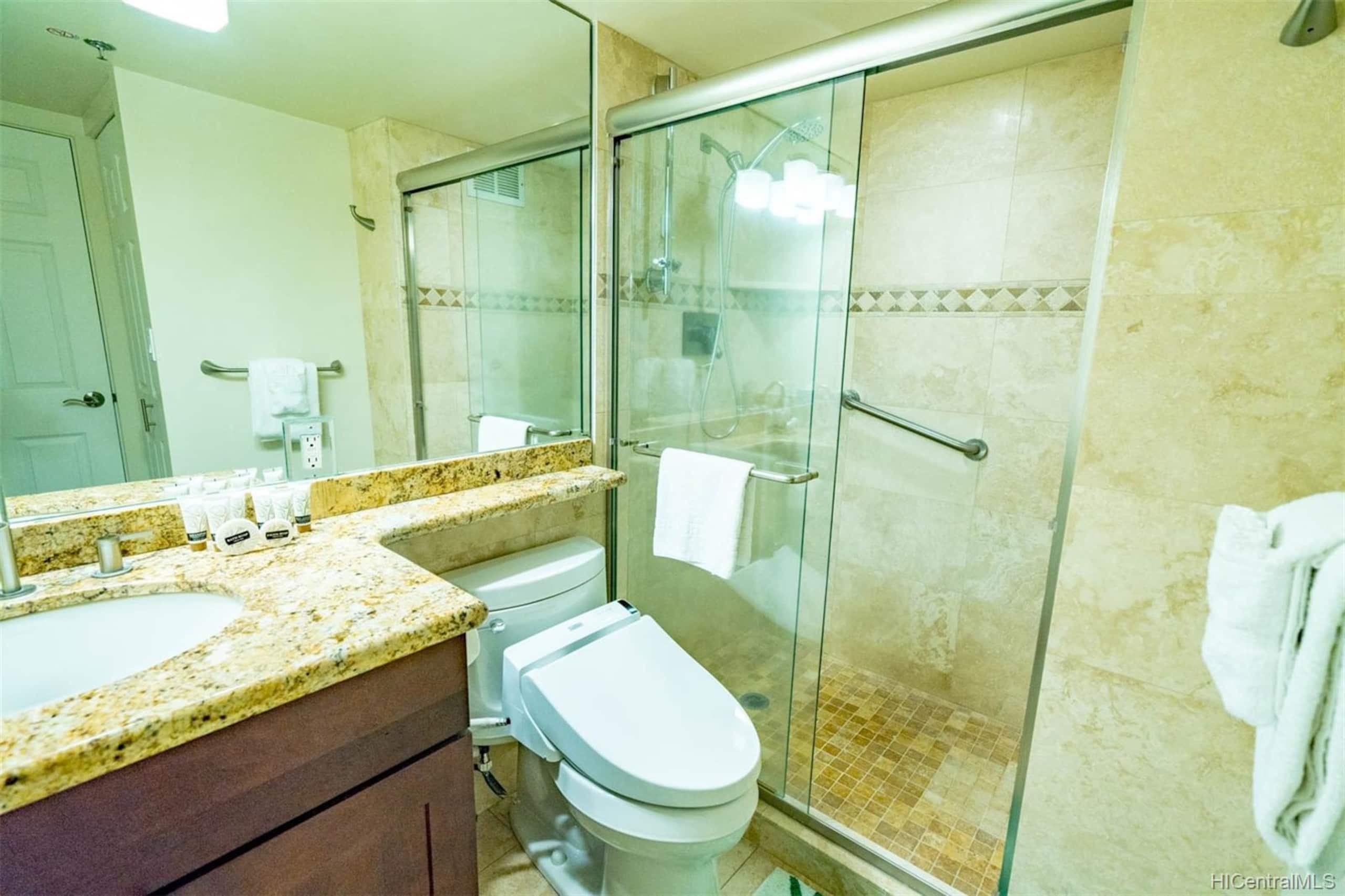 Condo in Honolulu · ★4.9 · 1 bedroom · 2 beds · 1 private bath - Image 16