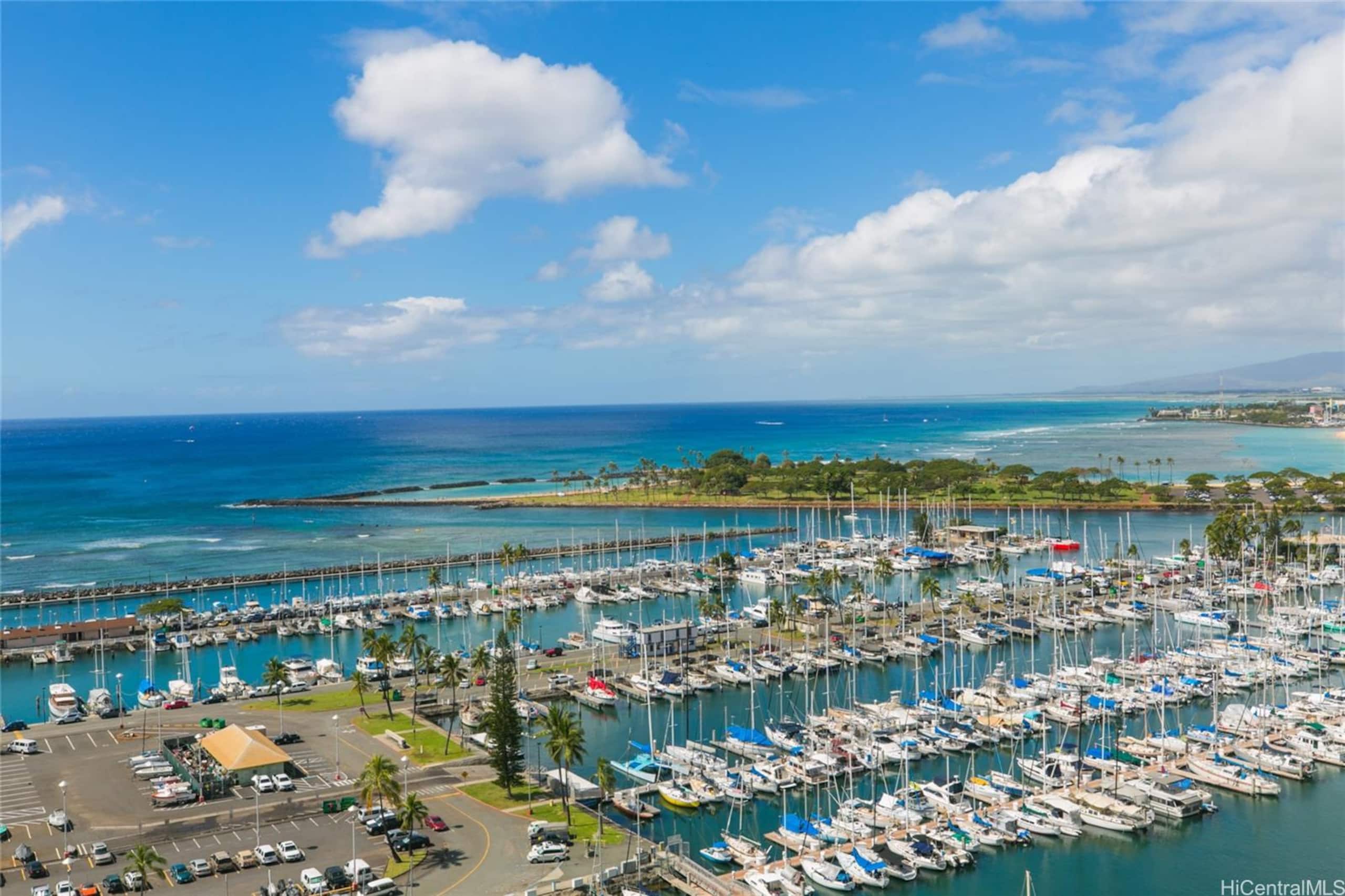 Condo in Honolulu · ★4.9 · 1 bedroom · 2 beds · 1 private bath - Image 2