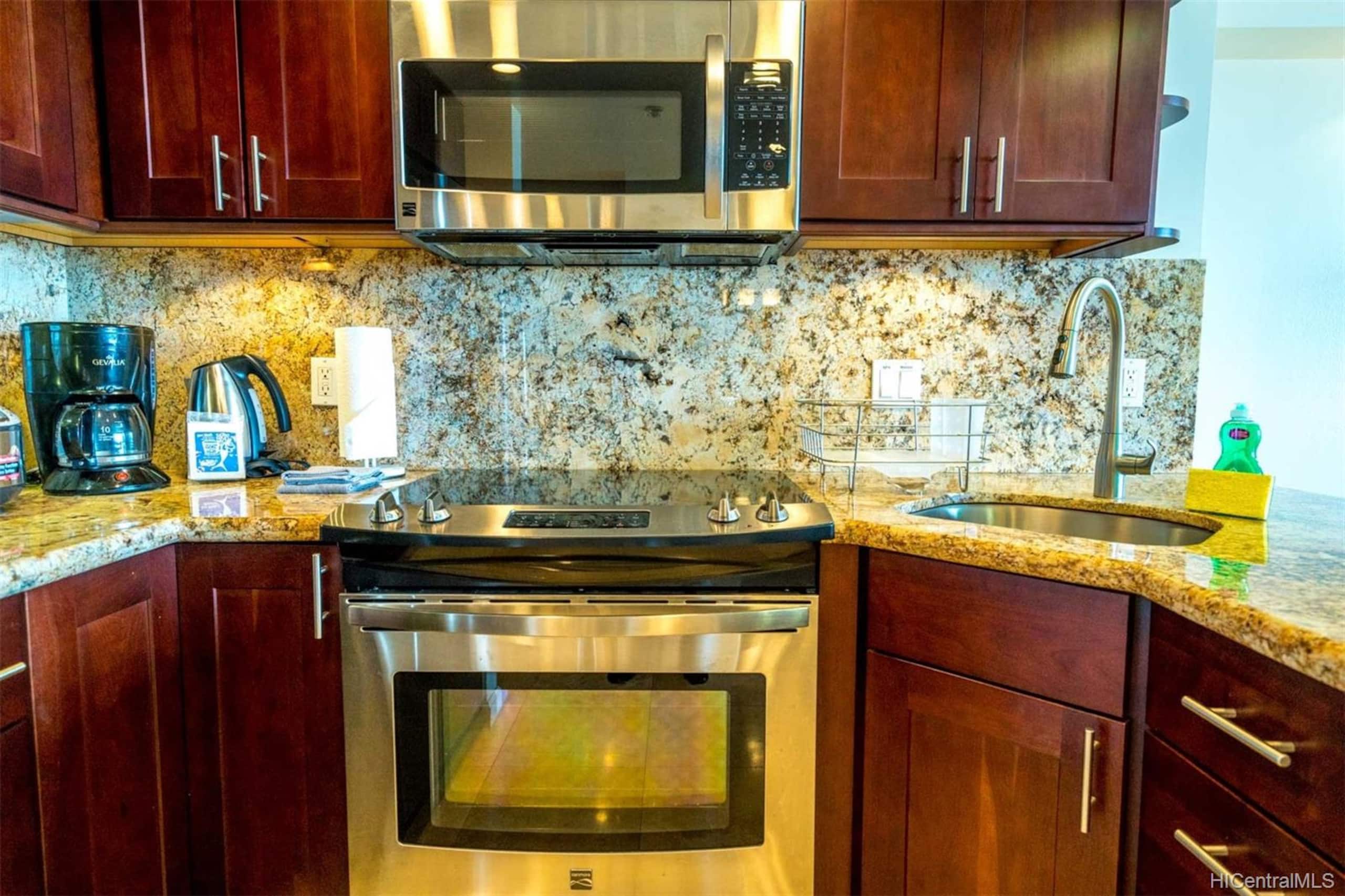 Condo in Honolulu · ★4.9 · 1 bedroom · 2 beds · 1 private bath - Image 15