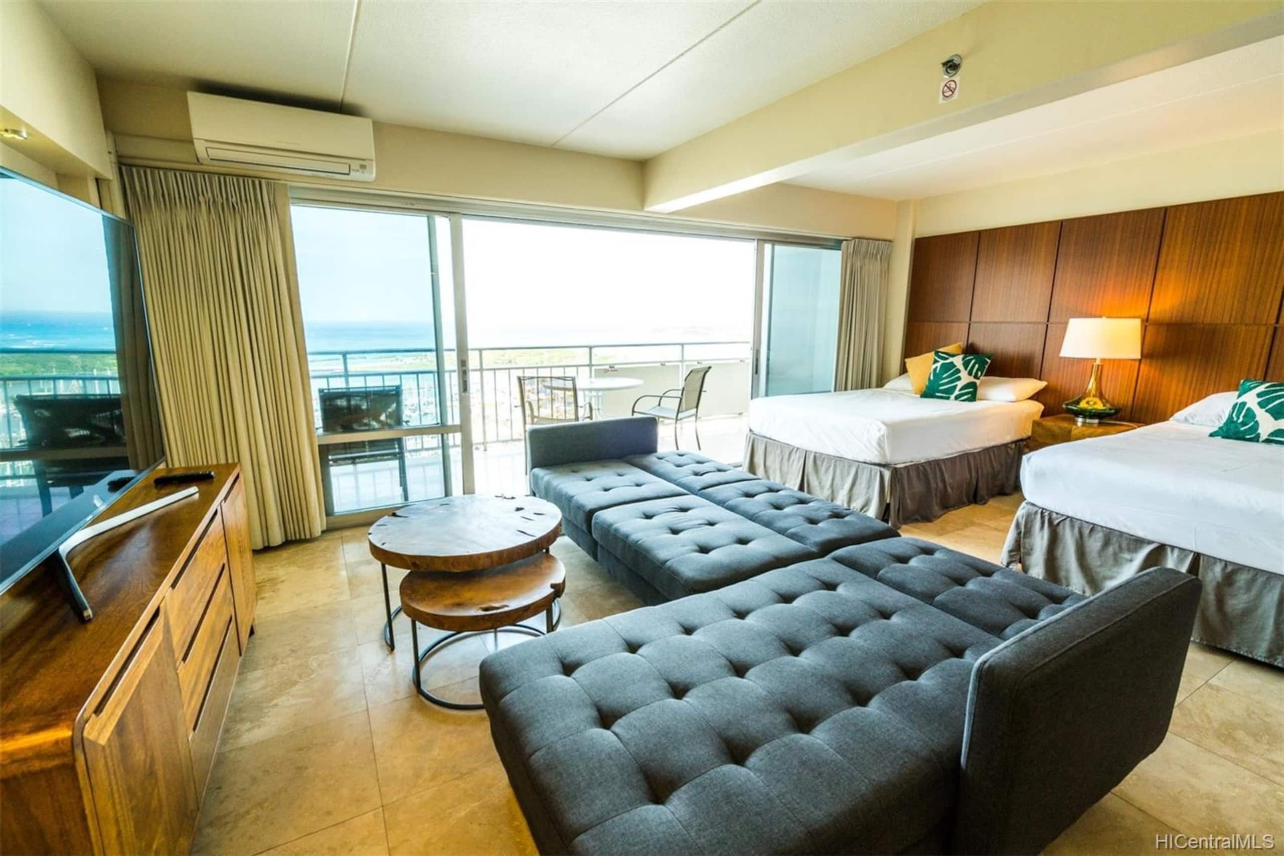 Condo in Honolulu · ★4.9 · 1 bedroom · 2 beds · 1 private bath - Image 6