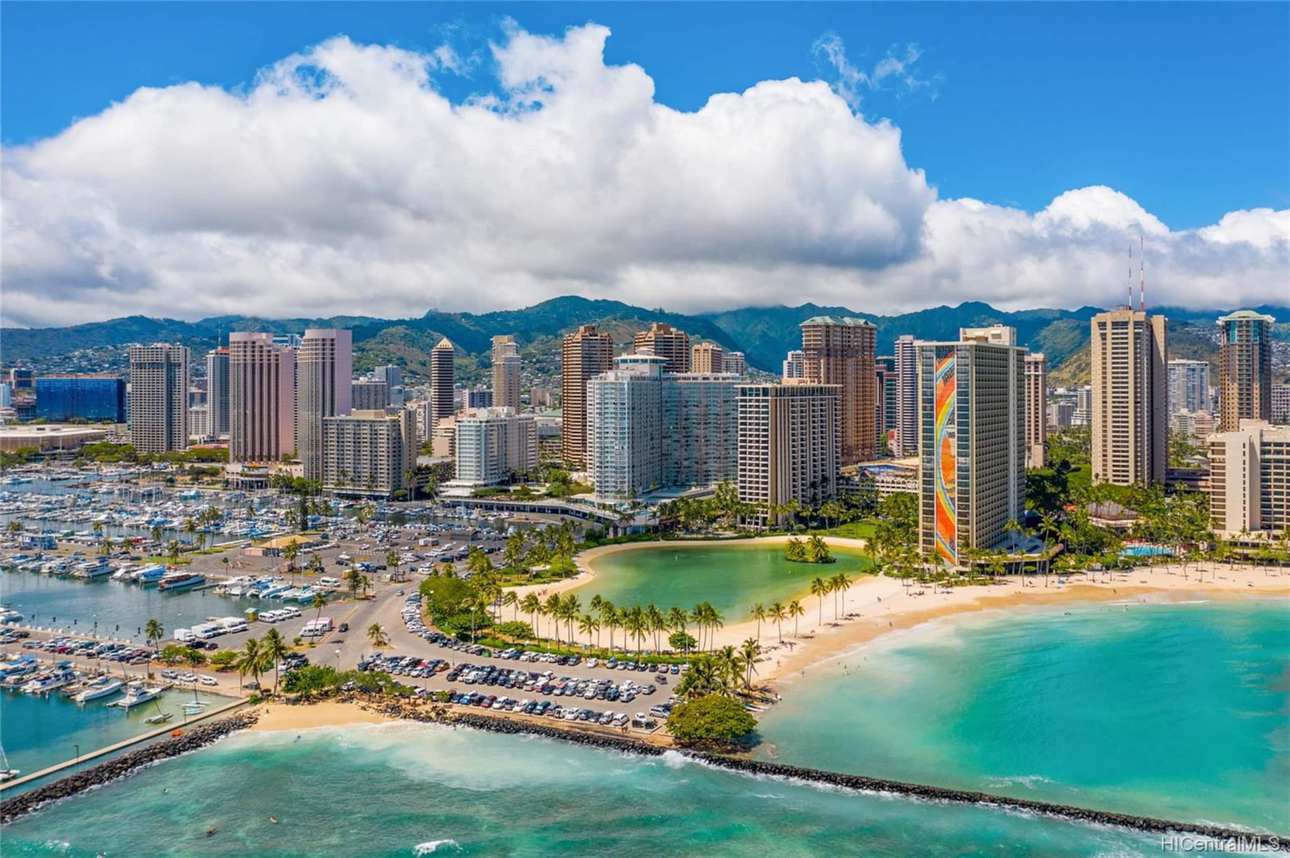 Condo in Honolulu · ★4.9 · 1 bedroom · 2 beds · 1 private bath - Image 26
