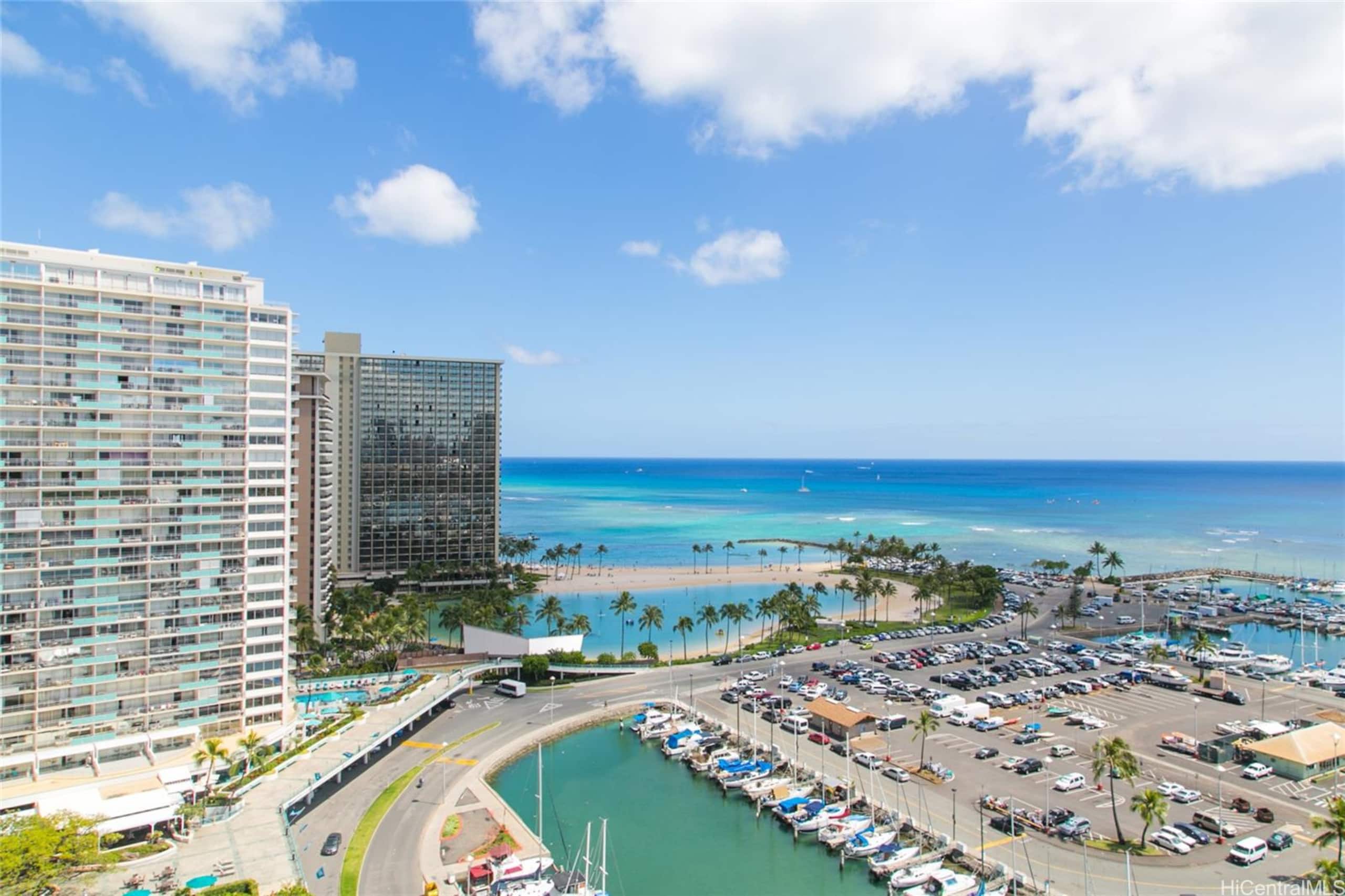 Condo in Honolulu · ★4.9 · 1 bedroom · 2 beds · 1 private bath - Image 27
