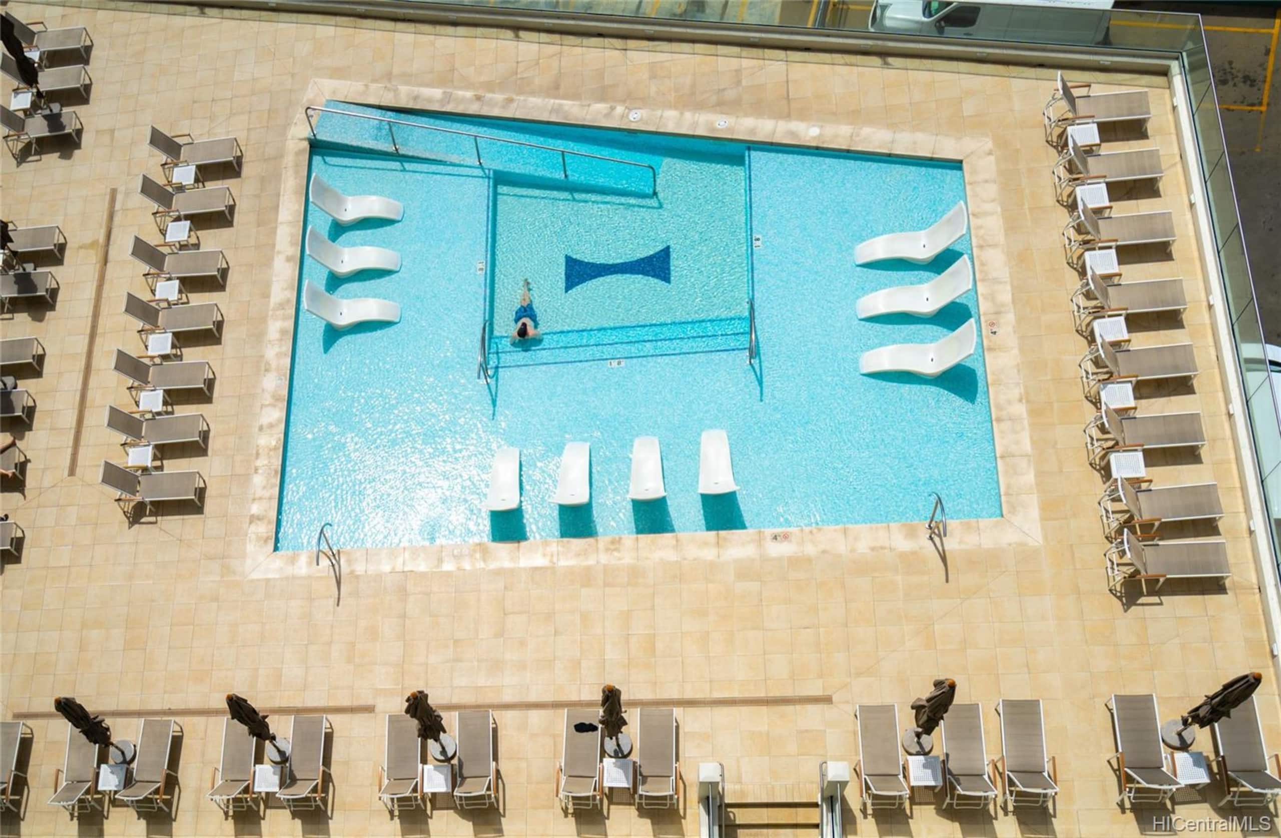 Condo in Honolulu · ★4.9 · 1 bedroom · 2 beds · 1 private bath - Image 20