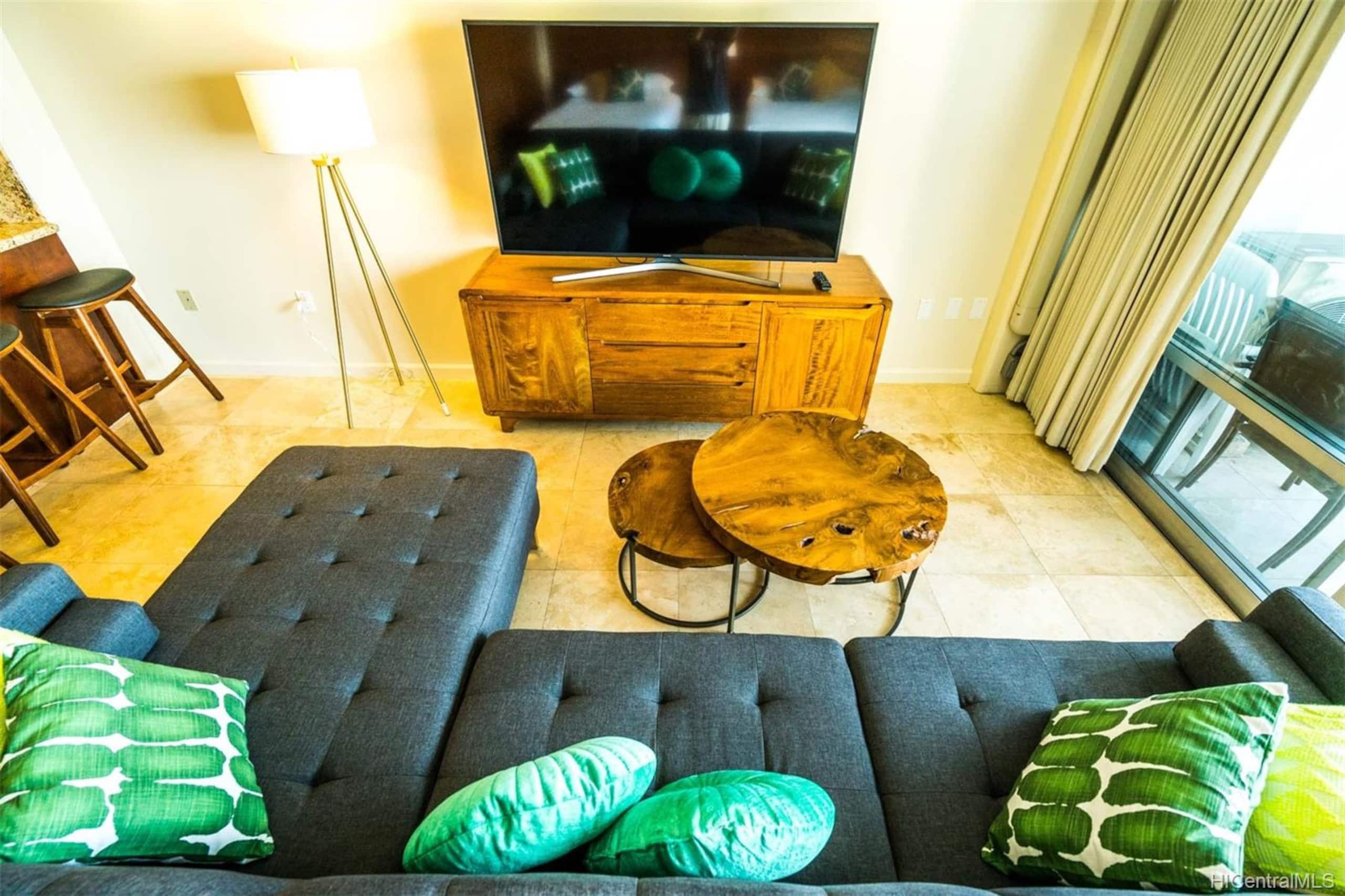 Condo in Honolulu · ★4.9 · 1 bedroom · 2 beds · 1 private bath - Image 8