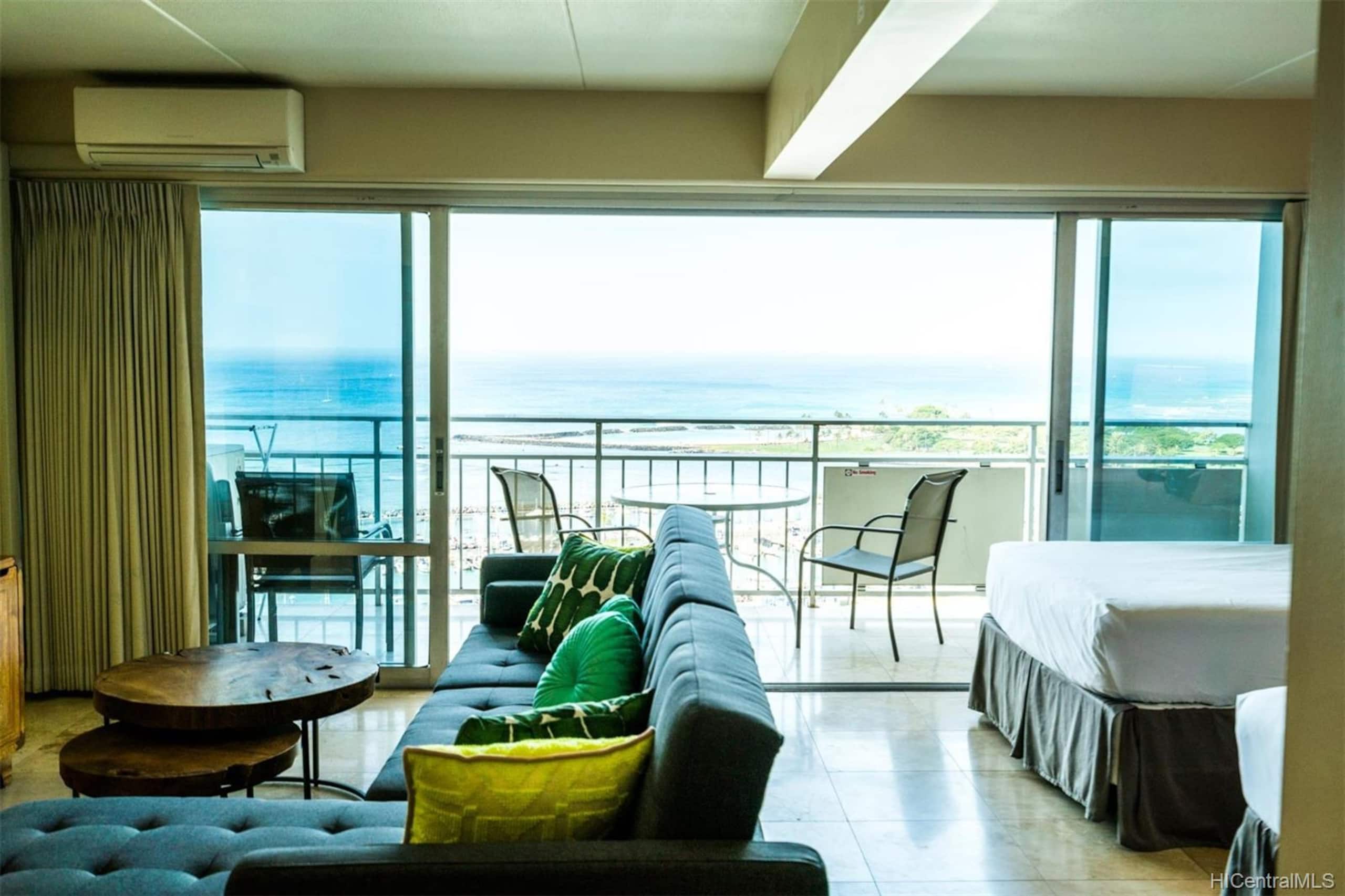 Condo in Honolulu · ★4.9 · 1 bedroom · 2 beds · 1 private bath - Image 12