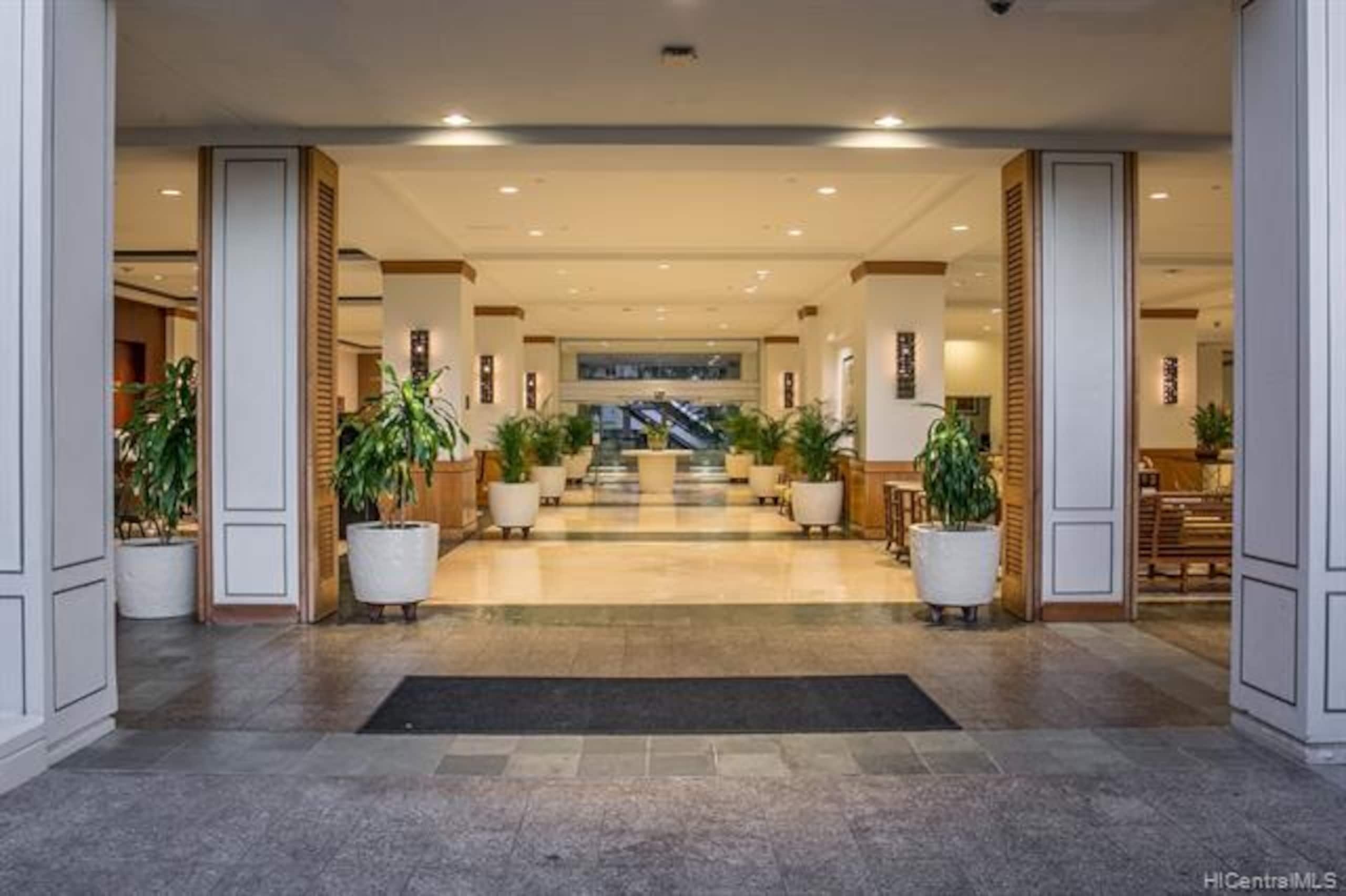 Condo in Honolulu · ★4.9 · 1 bedroom · 2 beds · 1 private bath - Image 23