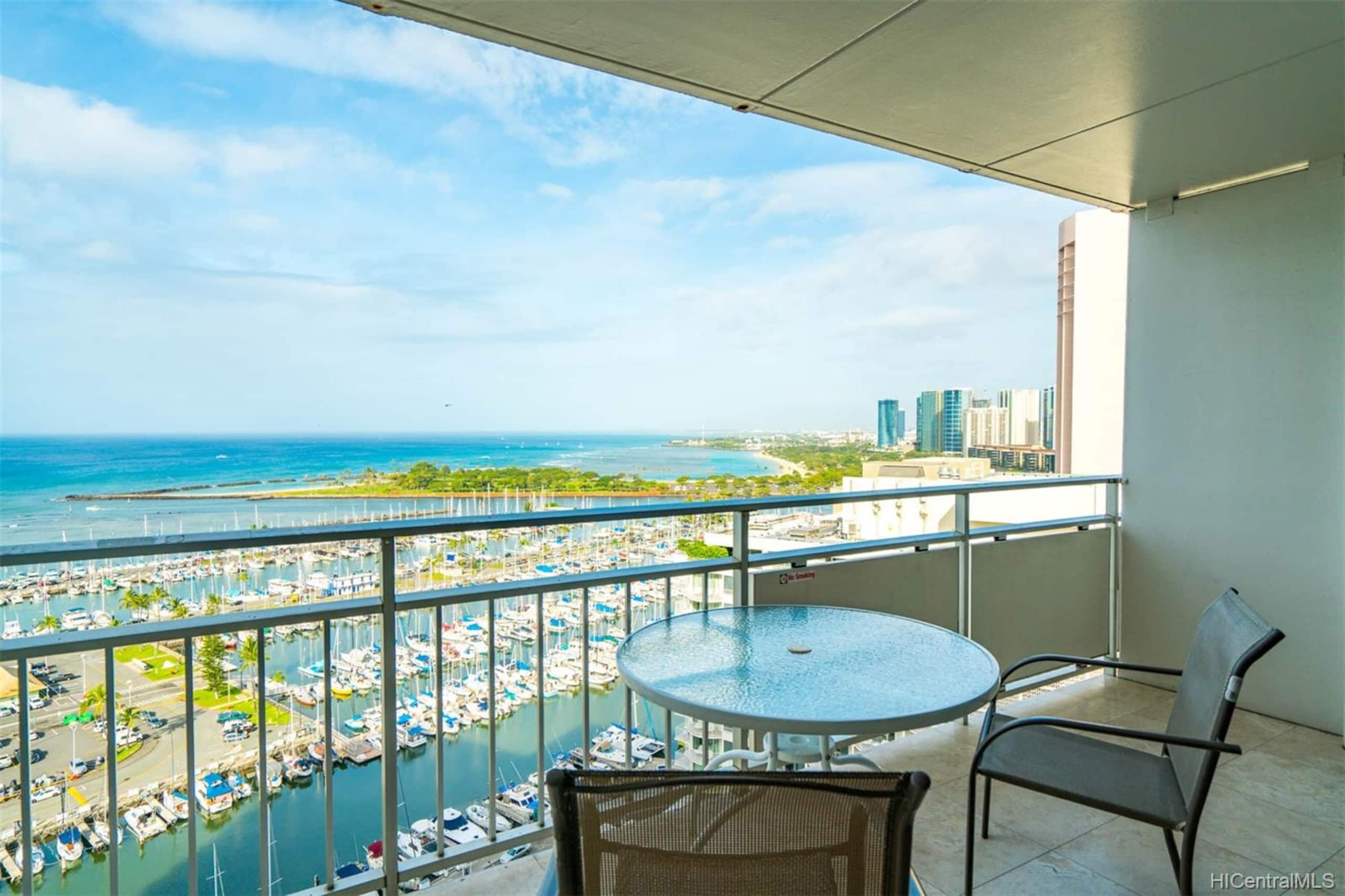 Condo in Honolulu · ★4.9 · 1 bedroom · 2 beds · 1 private bath - Image 1