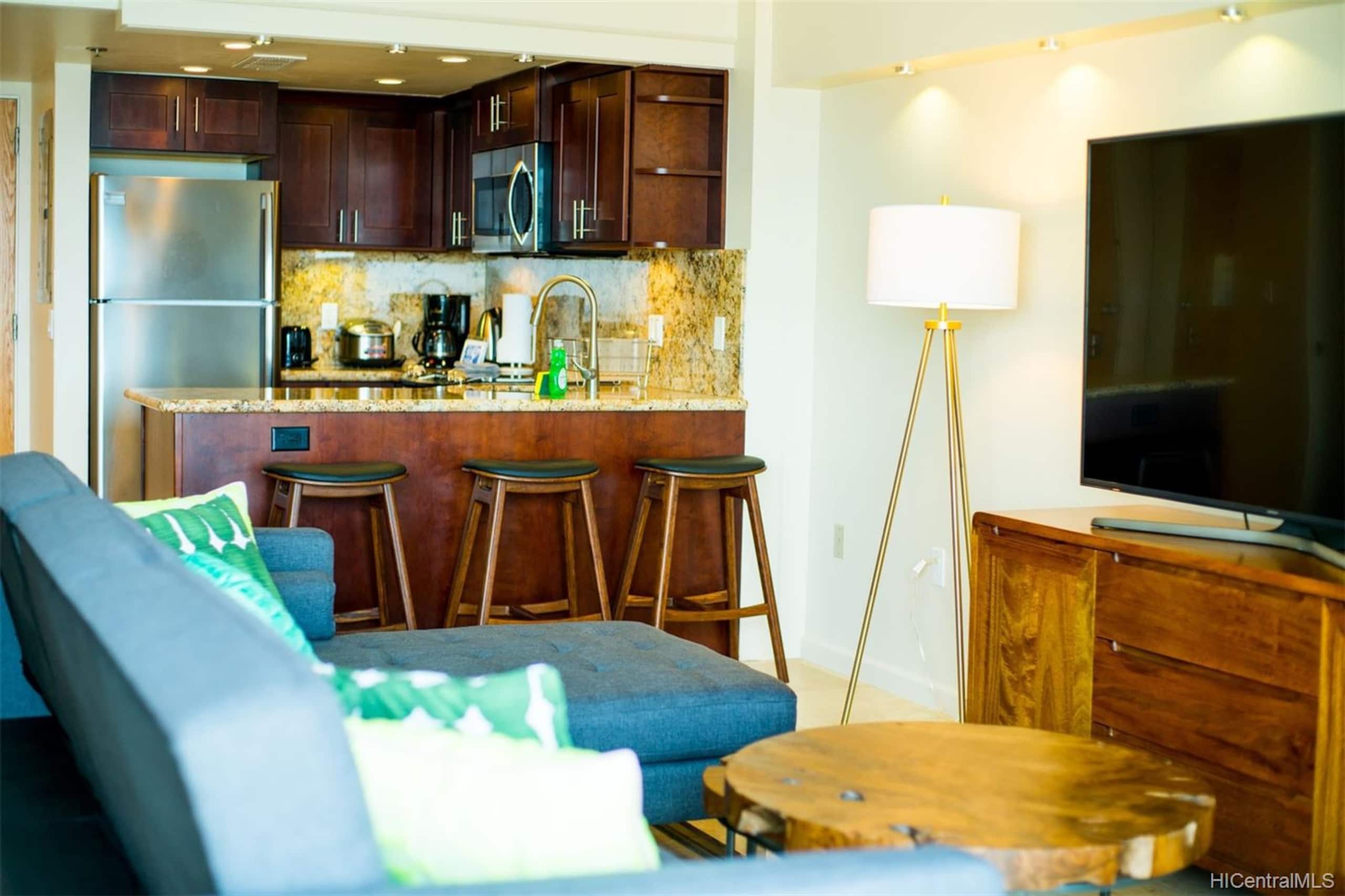 Condo in Honolulu · ★4.9 · 1 bedroom · 2 beds · 1 private bath - Image 13