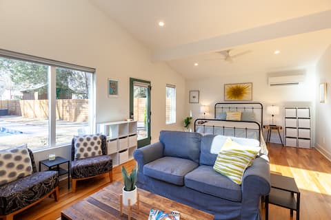 Top Airbnb: Adorable modern guesthouse with pool in Charlotte