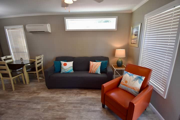 Tiny Home Getaway, Near The Parks! - Kissimmee, FL