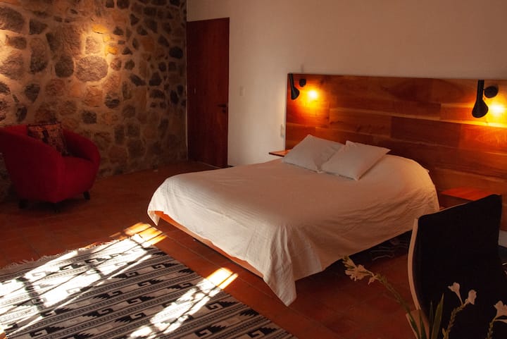 غرفة النوم الرئيسية. 
غرفة النوم الرئيسية.