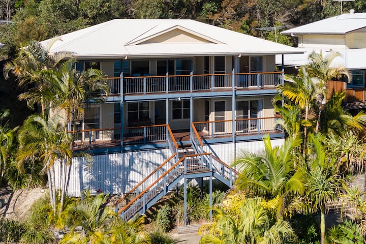 Spacious Beachfront Holiday Home – the Beachaus