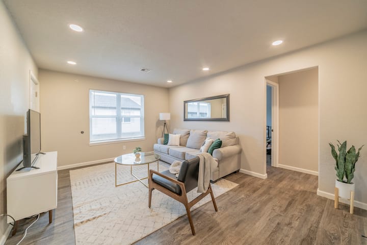 2br Unit  4 Min To Momentary - Rogers, AR
