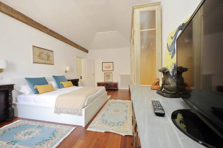 YCH – Superb Penthouse near Piazza Navona gallery image 3