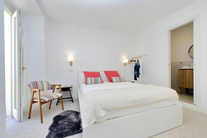 YCH – Superb Penthouse near Piazza Navona gallery image 4