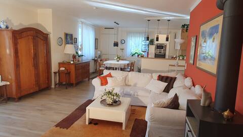 Stylish 4-room apartment, large loggia, lake view
