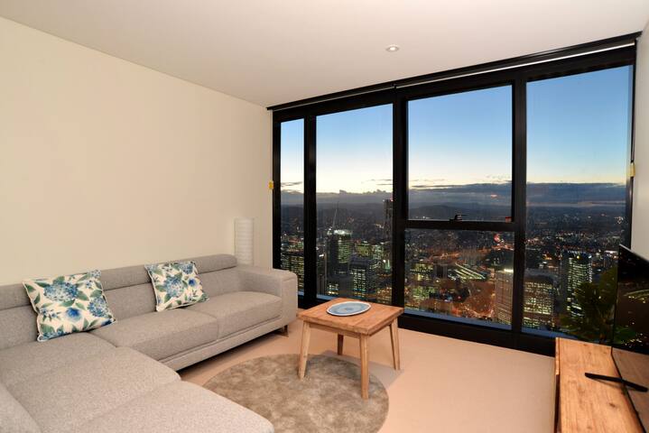 STUNNING 3BR @Margaret Street, BRISBANE gallery image 5