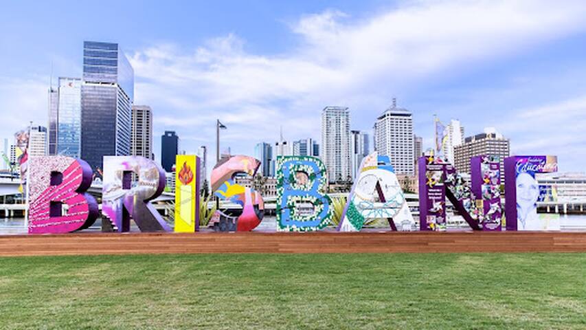 STUNNING 3BR @Margaret Street, BRISBANE gallery image 4