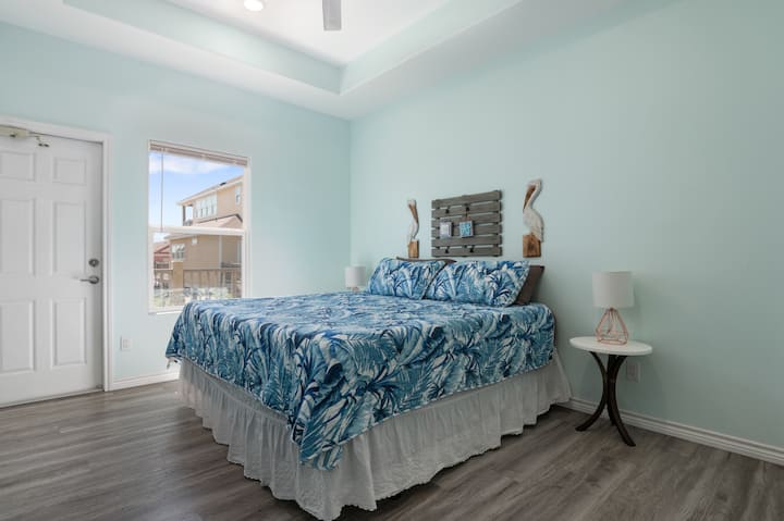 Veliki bračni krevet u kojem će šefovi uživati. 