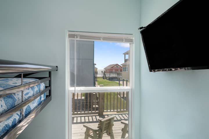 I još jedan TV kako djeca ne bi morala gledati dosadne odrasle predstave. 