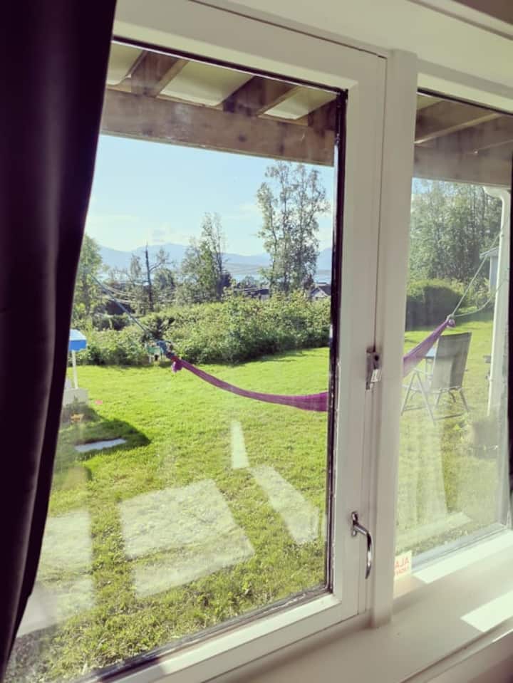 La vista desde la cama en verano.