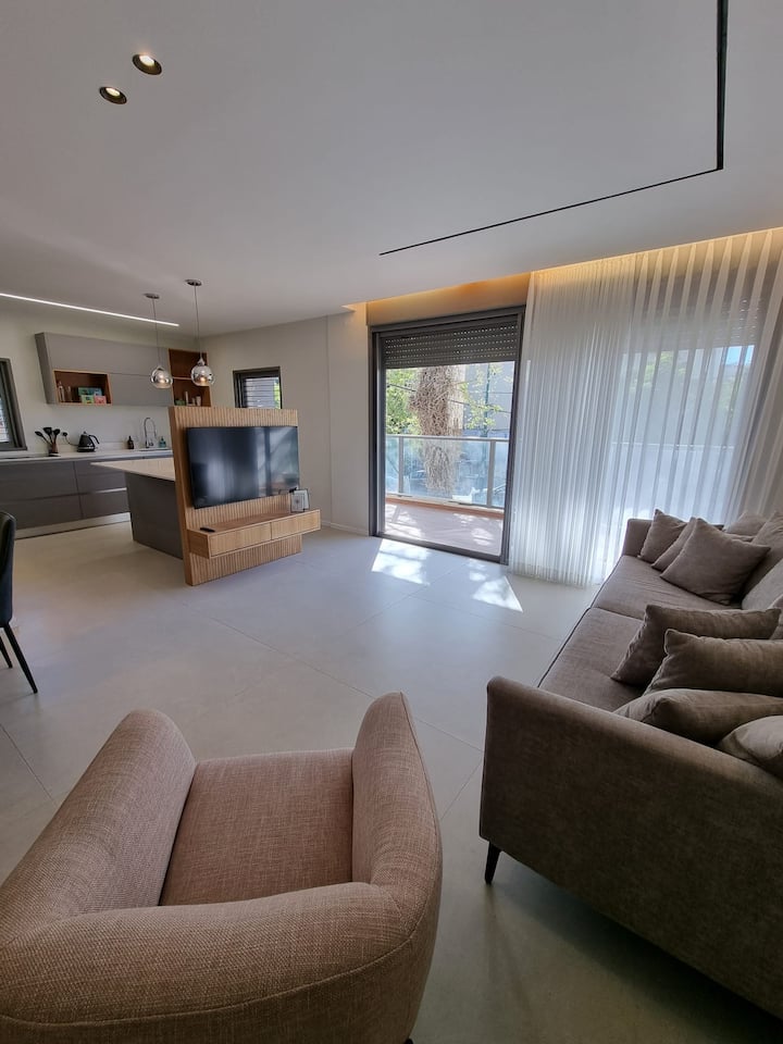Brand New, Luxury 4 room apartment in Herzliya