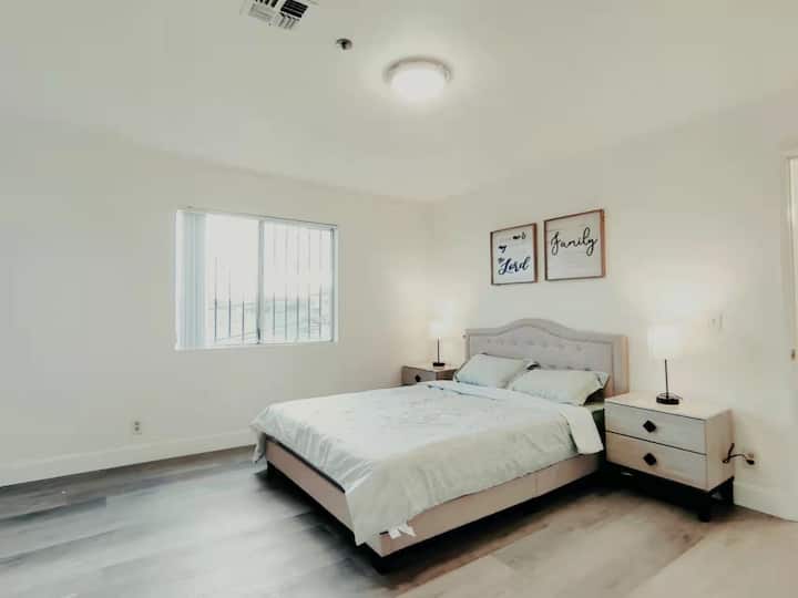 Спалня на втори етаж с двойно легло