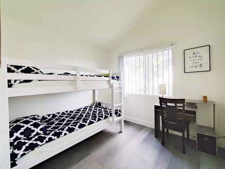 Спалня на първия етаж с 1 двуетажно легло