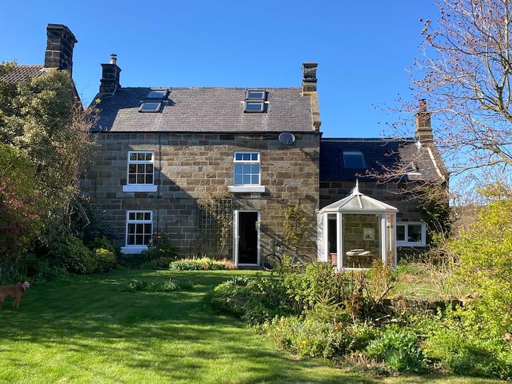 Castleton house, garden and view - Houses for Rent in Castleton ...