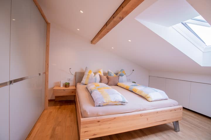 Schlafzimmer 1