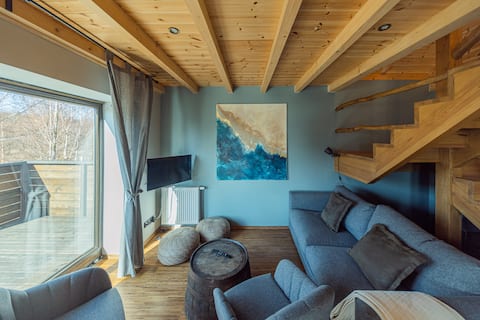 Sunny apartment for 6-8 people by the sea