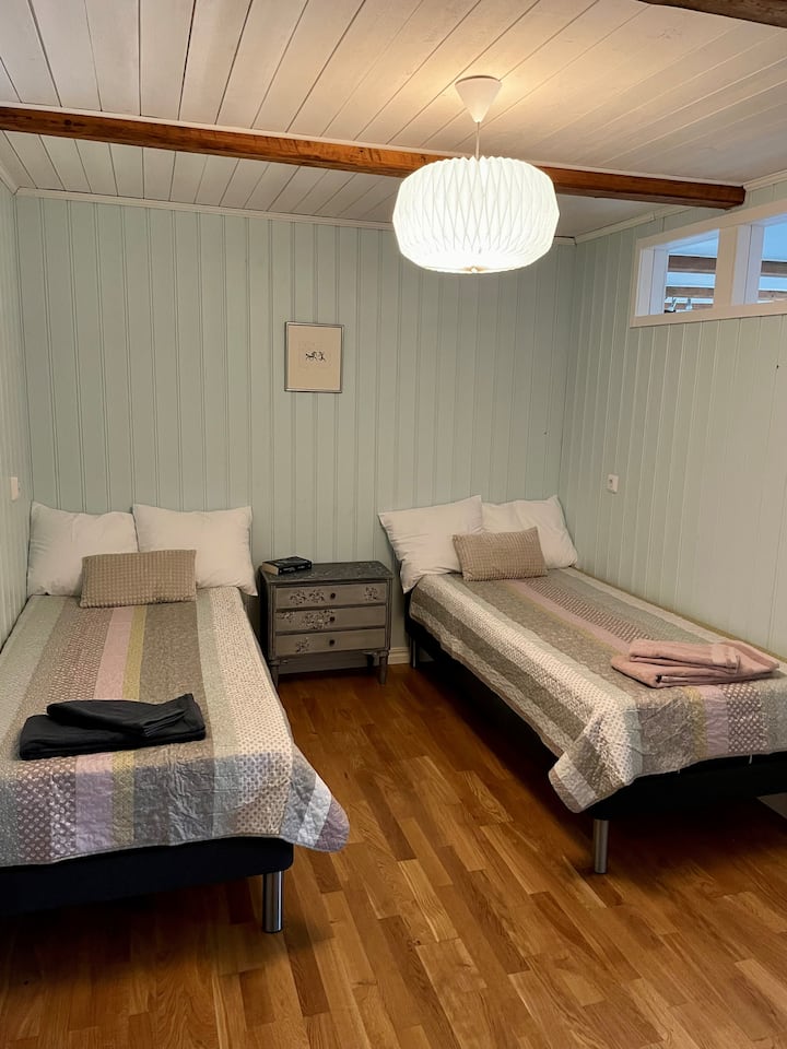 Bedroom 2 with 2 single beds