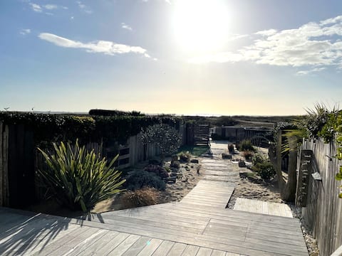 Top Airbnb: Beautiful waterfront apartment. in La Turballe