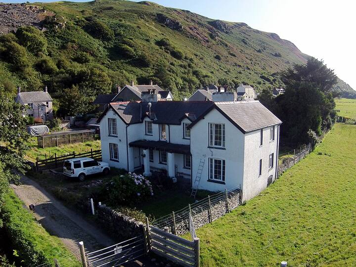 No 2. Brooklands, cosy 2 bedroom cottage in Friog Cottages for Rent