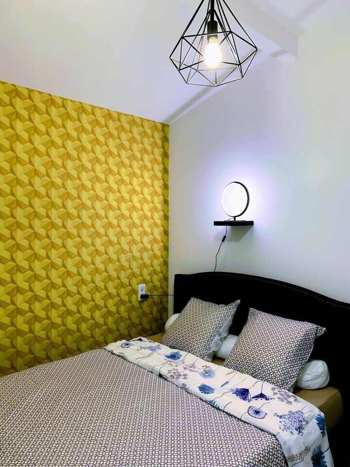 غرفة نوم 1 سرير مزدوج ، بحجم كبير (" حجم كوين ")