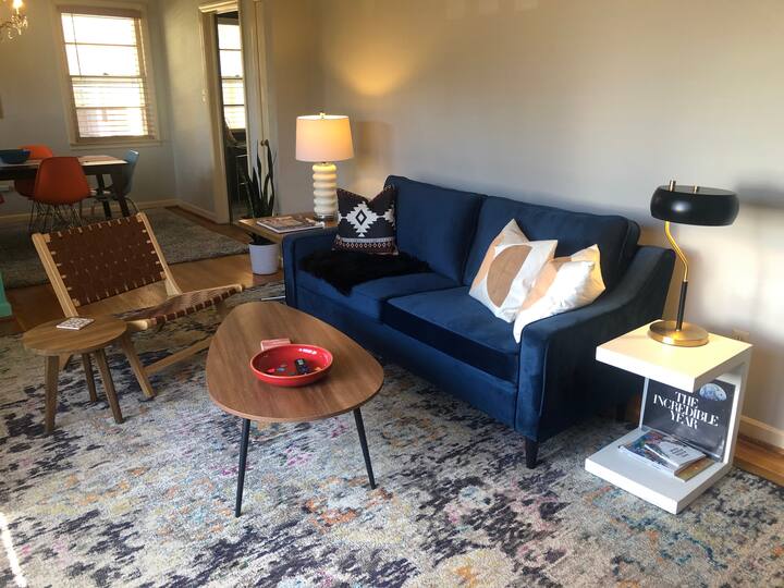 Bungalow atómico con gran patio trasero y jardín - Airbnb