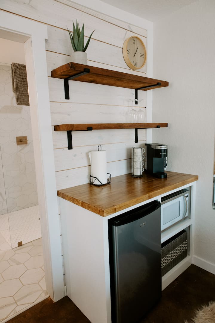 Downtown Gem | Studio 3 At Beer Ranch Project Inn - Wimberley, TX