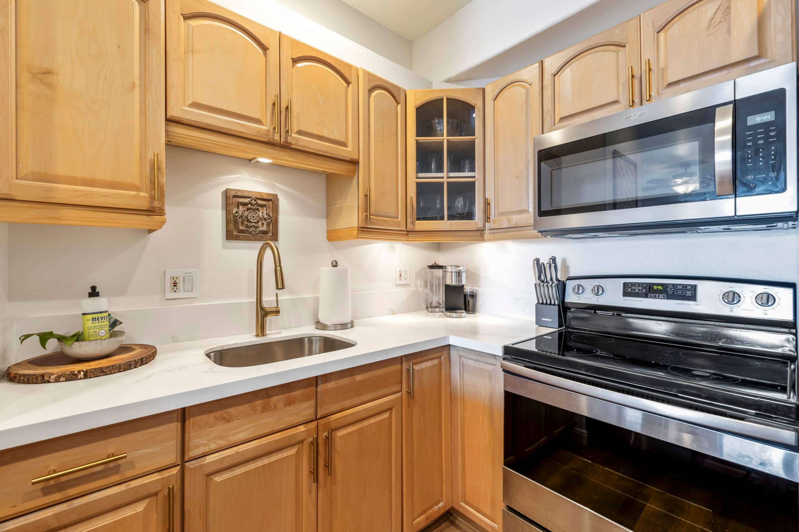 Condo in Lahaina · ★4.95 · 1 bedroom · 1 bed · 1 bath - Image 10