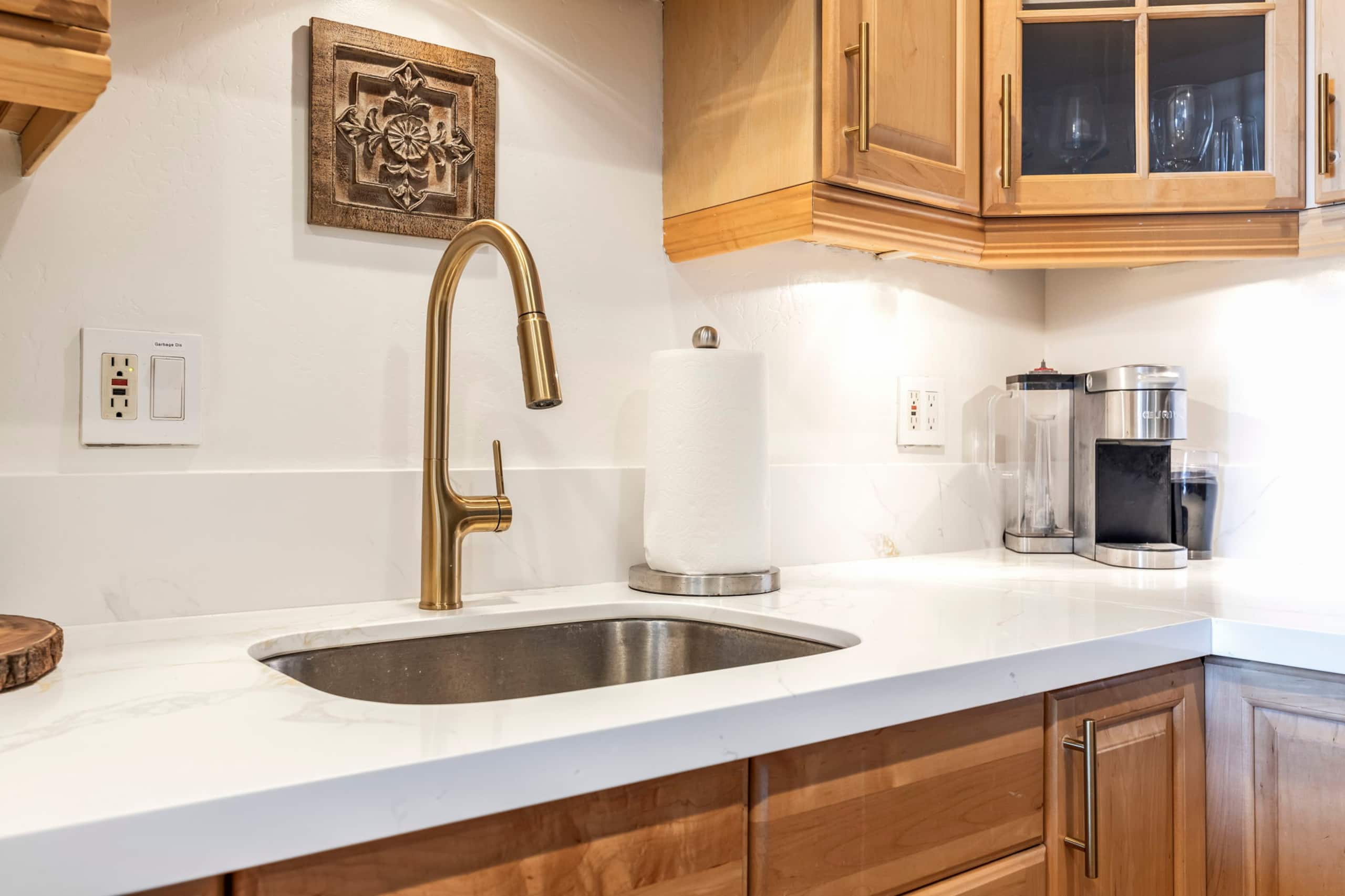 Condo in Lahaina · ★4.95 · 1 bedroom · 1 bed · 1 bath - Image 12