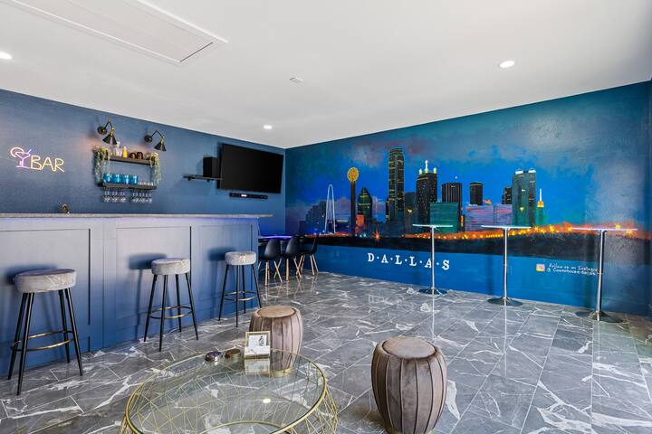 Gorgeous Home with Lounge, Wet Bar, and Casino gallery image 5