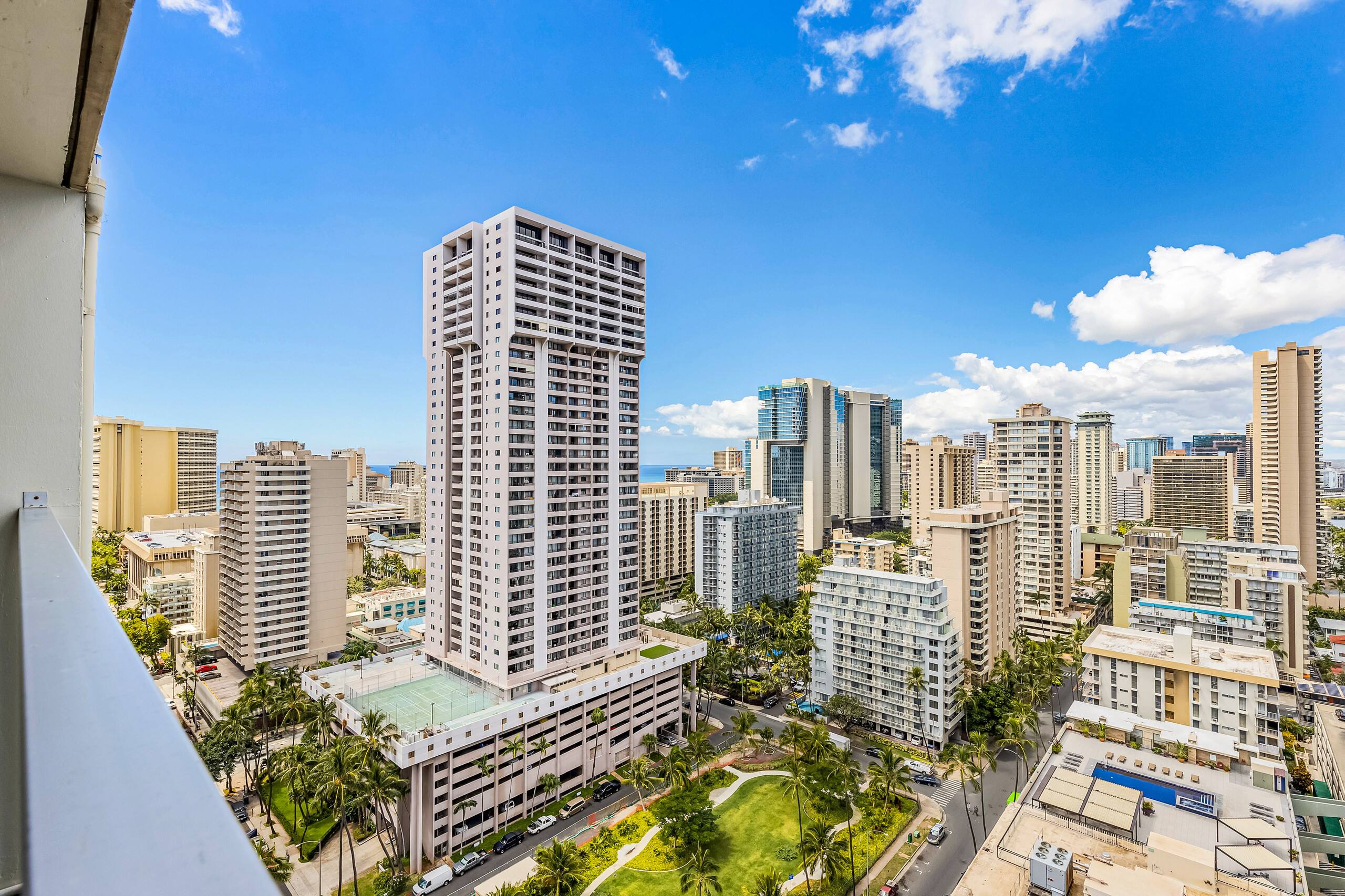 Condo in Honolulu · ★4.84 · Studio · 2 beds · 1 shared bath - Image 23