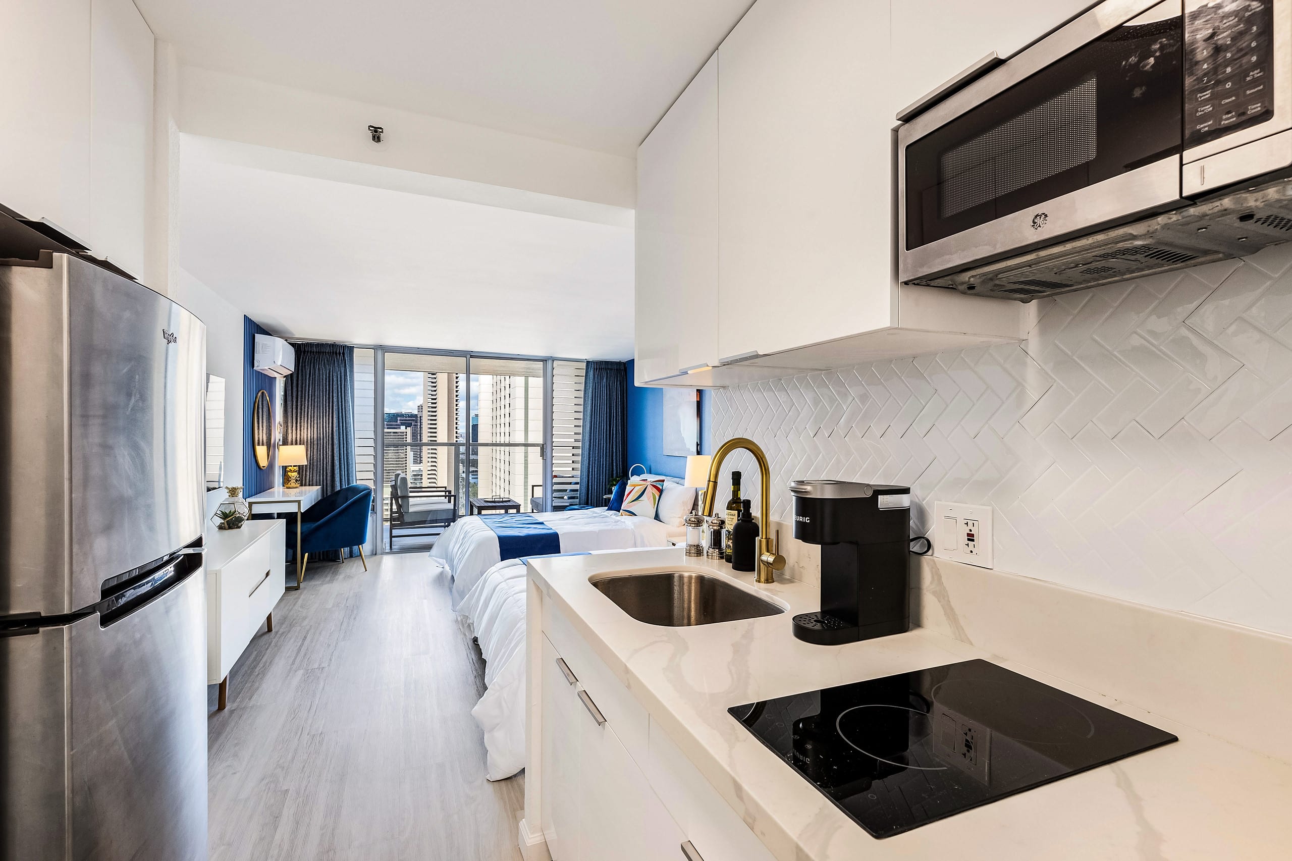 Condo in Honolulu · ★4.84 · Studio · 2 beds · 1 shared bath - Image 14